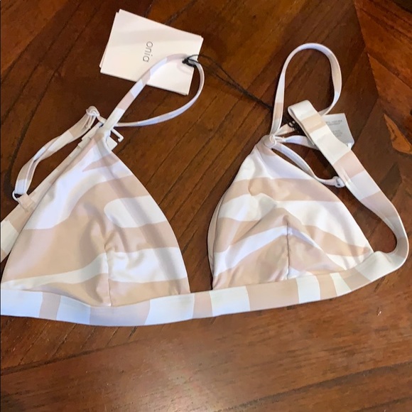 Too small - Picture 1 of 4